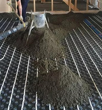 Механизированная полусухая стяжка.